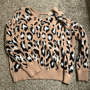 Leopard print sweater. Criss cross back, open. Size M/L.